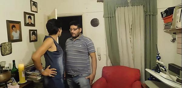  ESPOSA NINFOMANA CAPITULO 3 PARTE 2 ME ENCANTA  COMO  ME HACE EL CULO EN LA MESADA  Y LO LIMPIO TODO  CON LA LENGUA.MOV